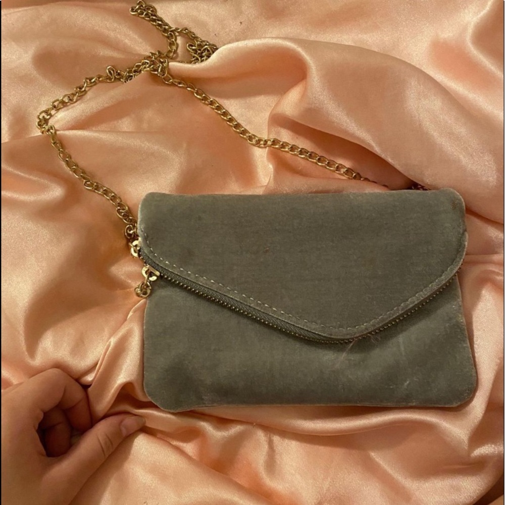 gray purse